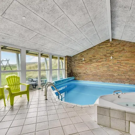 בית נופש Awesome In Ringkbing With Wifi, Private Swimming Pool And Indoor Swimming Pool