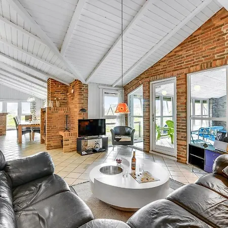 בית נופש Awesome In Ringkbing With Wifi, Private Swimming Pool And Indoor Swimming Pool
