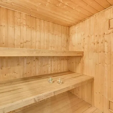 Awesome In Ringkbing With Wifi, Private Swimming Pool And Indoor Swimming Pool Søndervig