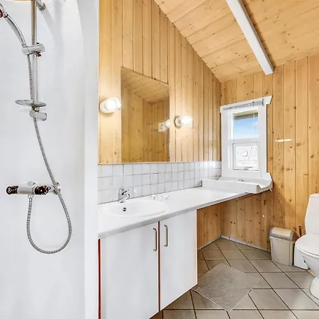 Awesome In Ringkbing With Wifi, Private Swimming Pool And Indoor Swimming Pool בית נופש *