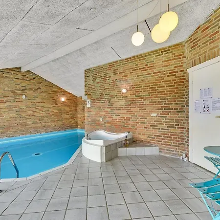 בית נופש Awesome In Ringkbing With Wifi, Private Swimming Pool And Indoor Swimming Pool Søndervig